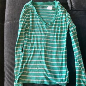Old Navy small long sleeve tee